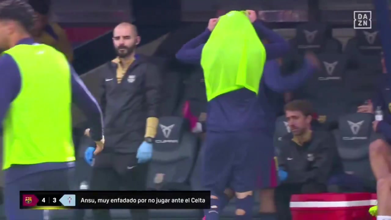 法蒂替补席暴怒💥弗里克：难以接受 欢呼胜利才是我欣赏的态度