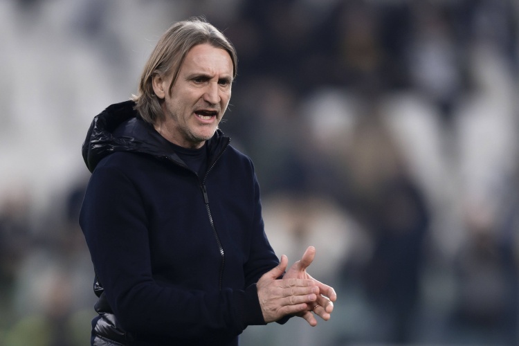 本赛季带队保级成功，官方：卡利亚里主帅尼科拉离任